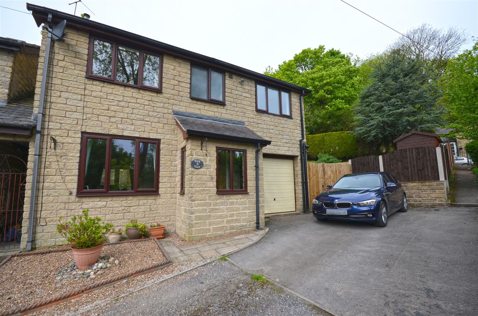 Estate Agent AshtonUnderLyne House for Sale in Ashton